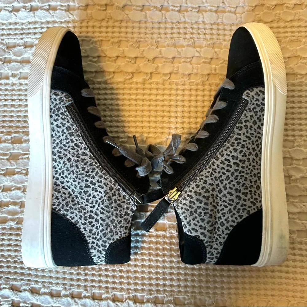 Blondo Waterproof Leather Sneakers. Size 8.